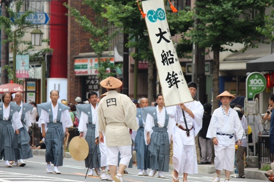 4107-河原町通大船鉾巡行　旗.jpg